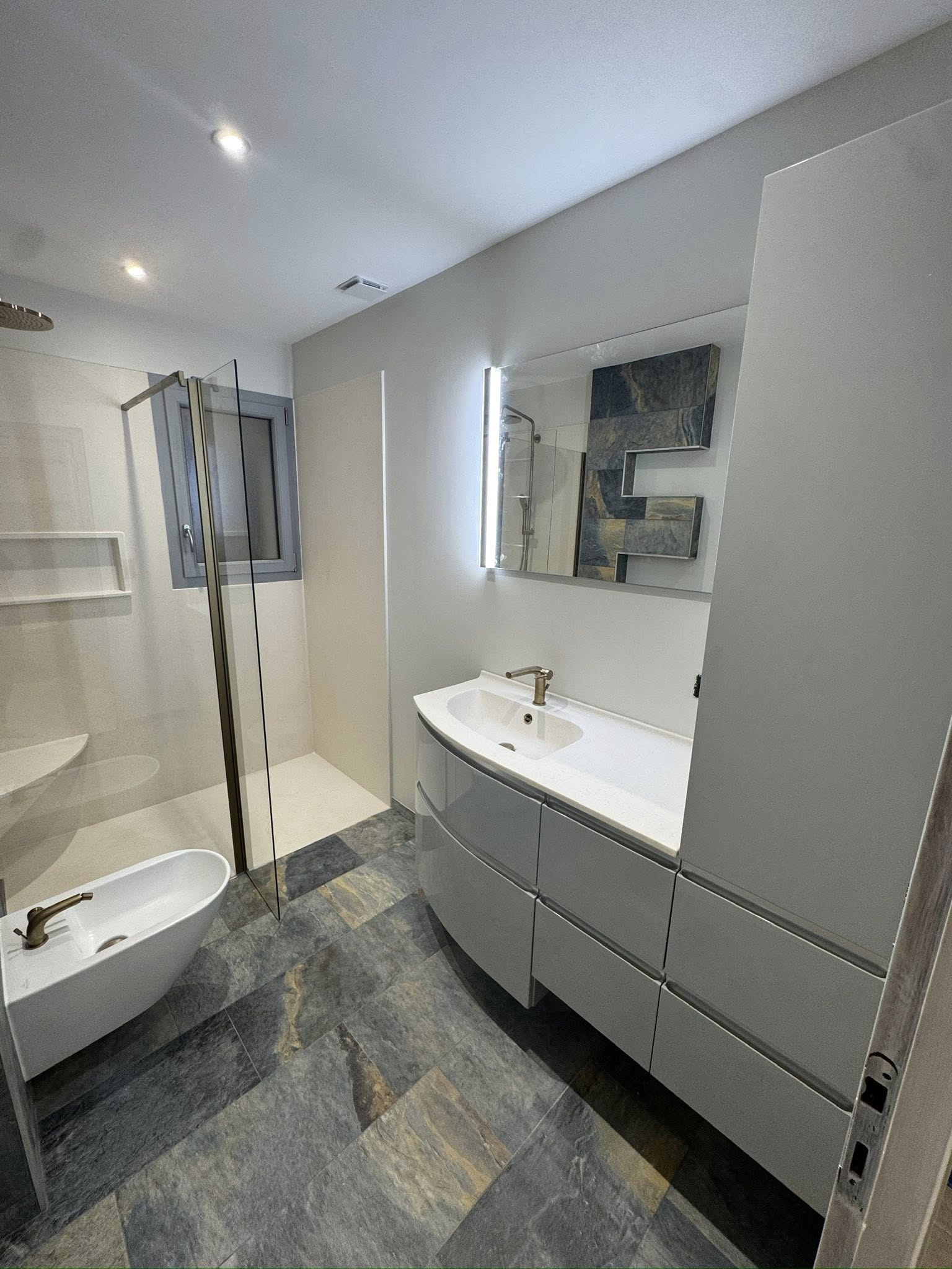 Salle de bain rénovée - vue 2