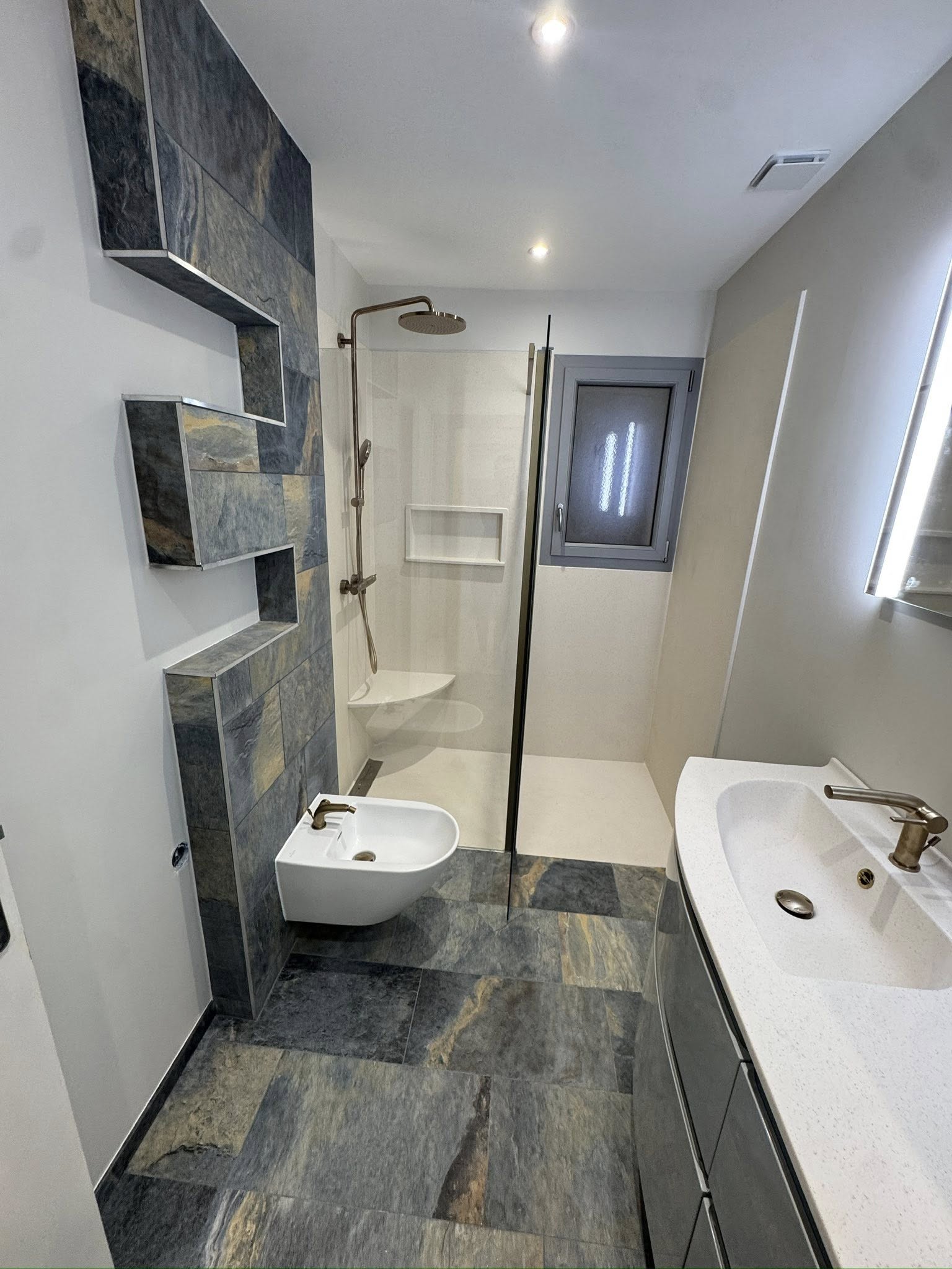 Salle de bain rénovée - vue 1