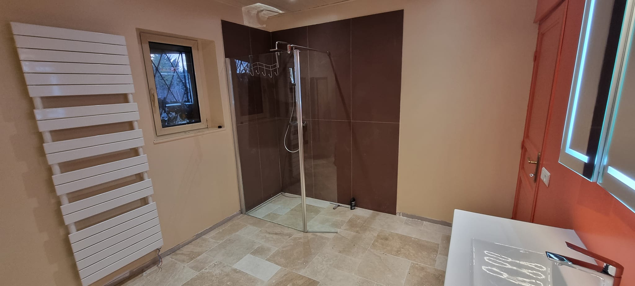 Salle d’eau rénovée - vue 1